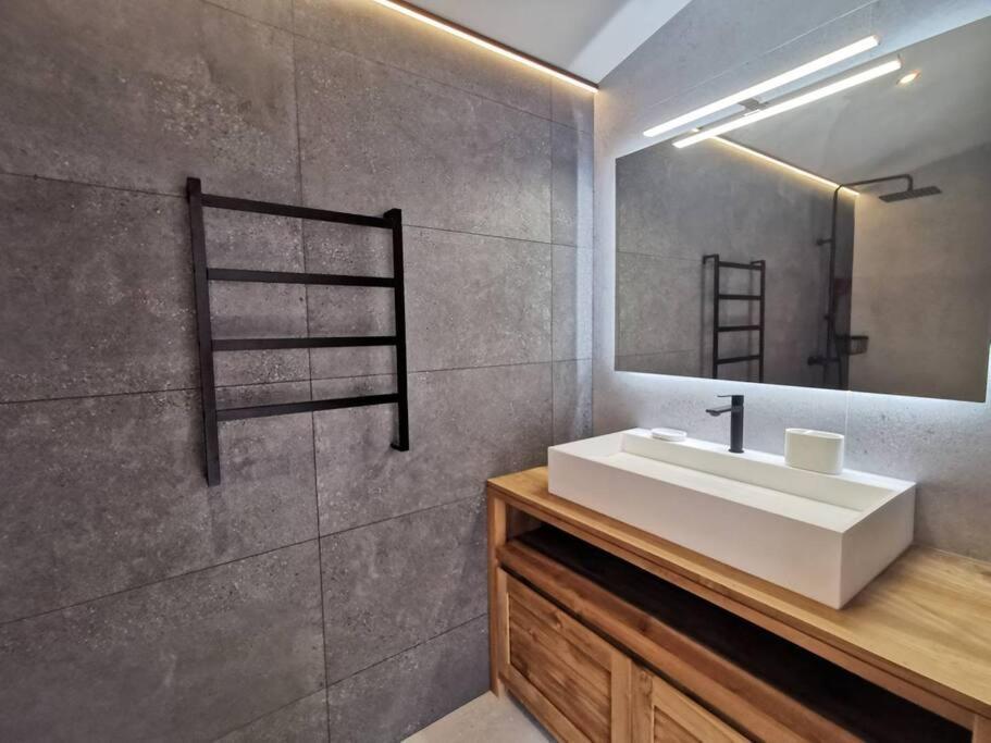 Summer Cosy - Villa Classee 4 Etoiles - 2 Suites Avec Piscine Chauffee Et Jacuzzi Integre Idealement Situee Chemin Summer Saint-Gilles-les Bains Dış mekan fotoğraf